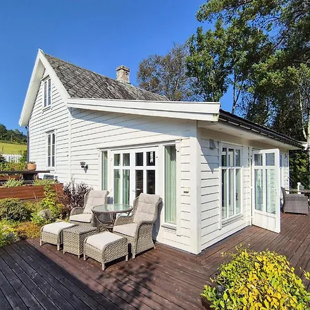 Stunning In With House A Mountain View Tatil Evi