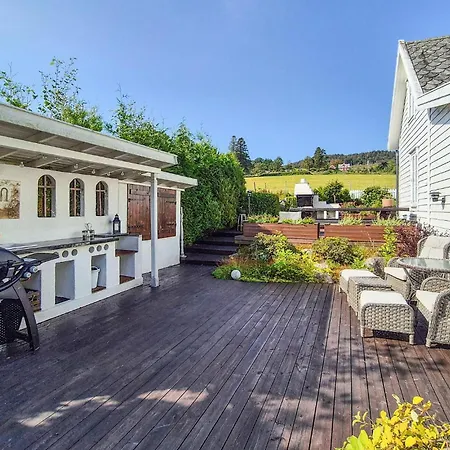 3 Bedroom Lovely Home In Vikebygd * Vikebygd