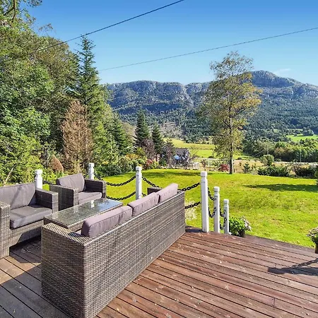 3 Bedroom Lovely Home In Vikebygd *