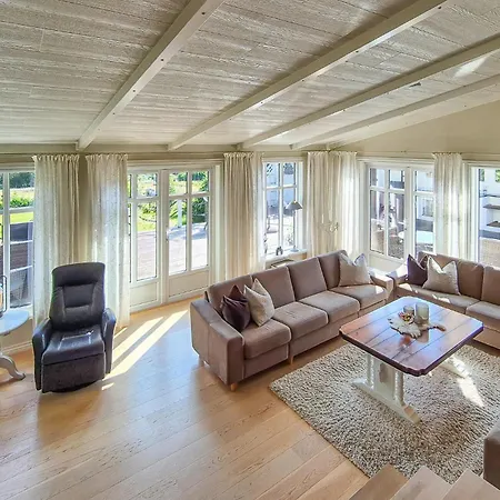 3 Bedroom Lovely Home In Vikebygd *