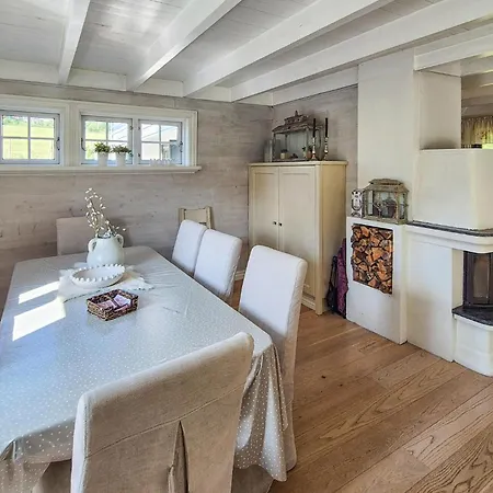 3 Bedroom Lovely In Дом отдыха